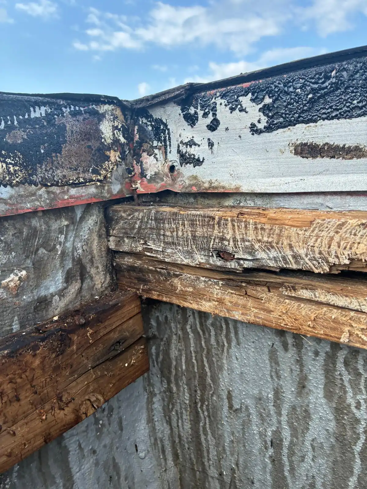Roofing contractor meeting a homeowner in New York